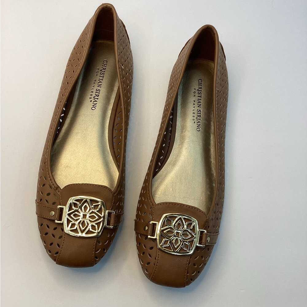 Christian Siriano size 9 Cognac Brown flats with gold buckle